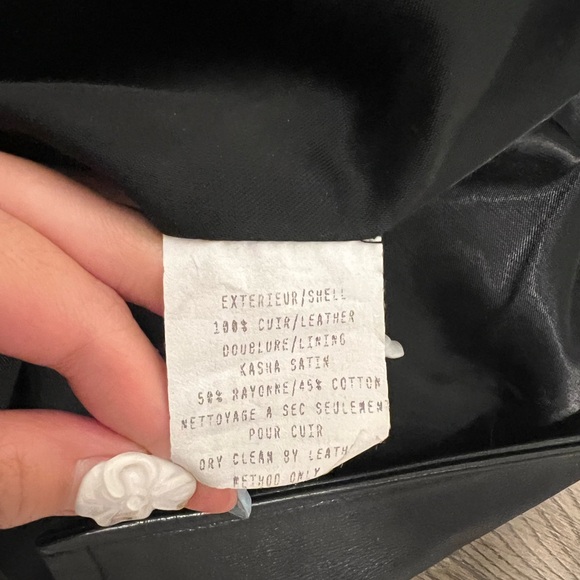 100% UNISEX LEATHER JACKET Made in Canada & in pristine condition - Picture 6 of 6